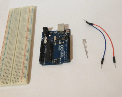 Componentes: Protoboard, Arduino, LED e Jumpers