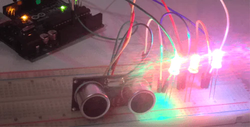 Testando os LEDs no Arduino com o Sesor de distância